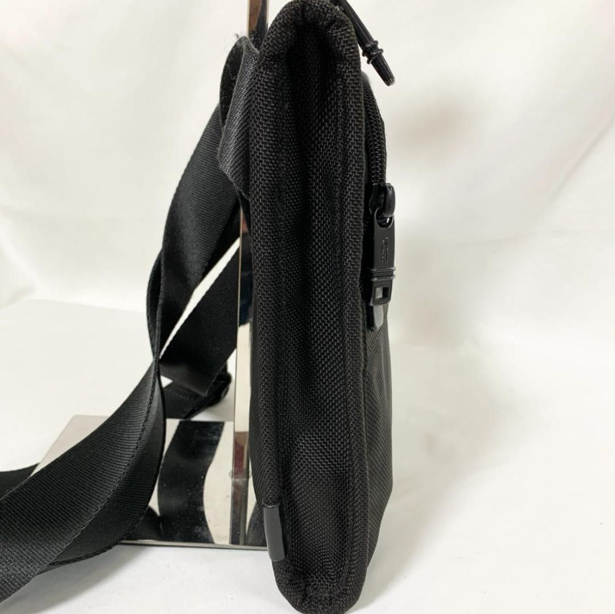 TUMI トゥミ ショルダーバッグ サコッシュ クロスボディ 斜め掛け