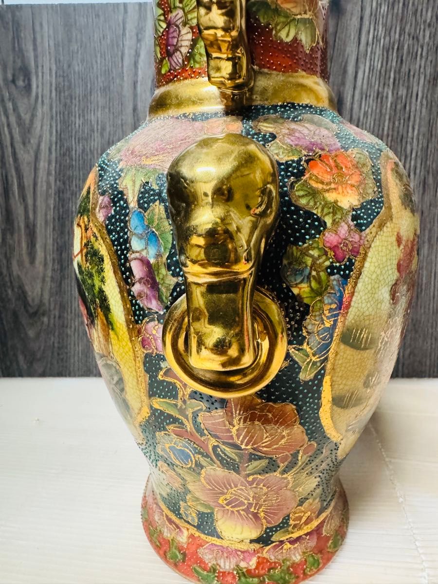 金彩装飾の陶器の丸型壺 金彩装飾の陶器の丸型壺