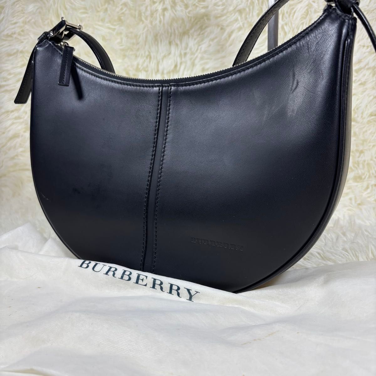 美品】 バーバリー ハーフムーンバッグ ワンショルダーバッグ ノバ