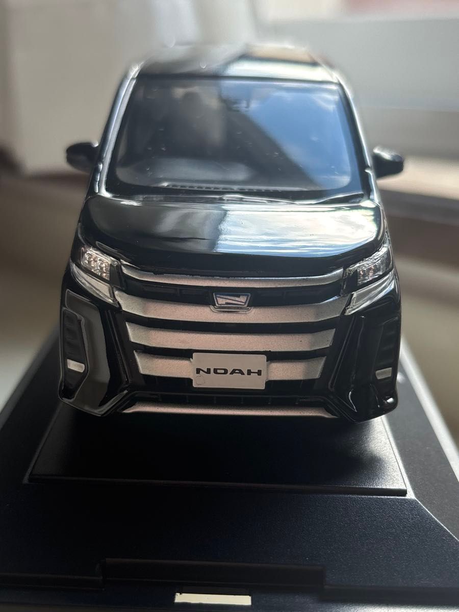 TOYOTA 80系 NOAH カラーサンプル 202ブラック ハイブリッド ミニカー