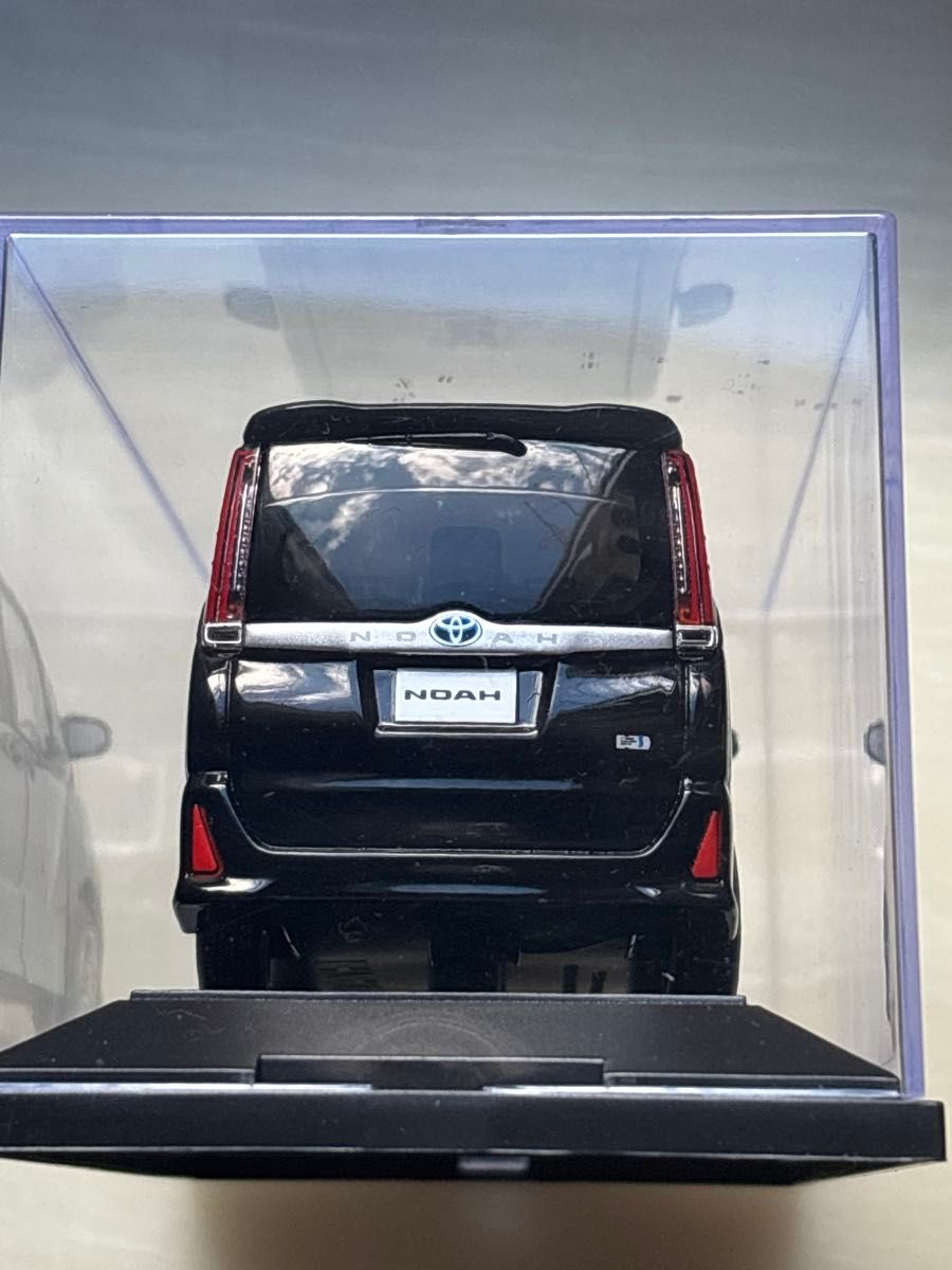 TOYOTA 80系 NOAH カラーサンプル 202ブラック ハイブリッド ミニカー