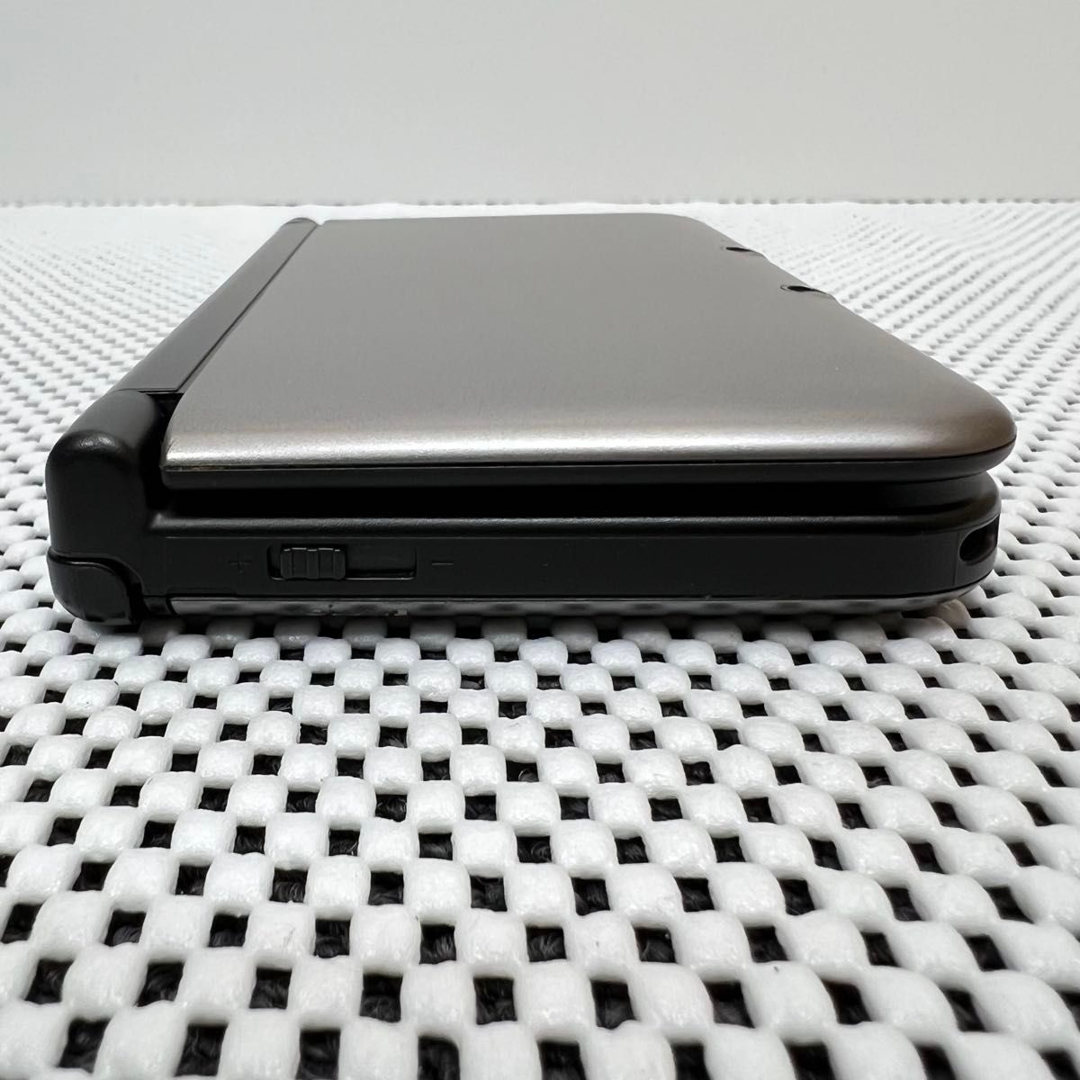 ニンテンドー 3DS LL 本体 シルバー×ブラック 外箱付き・取説付き