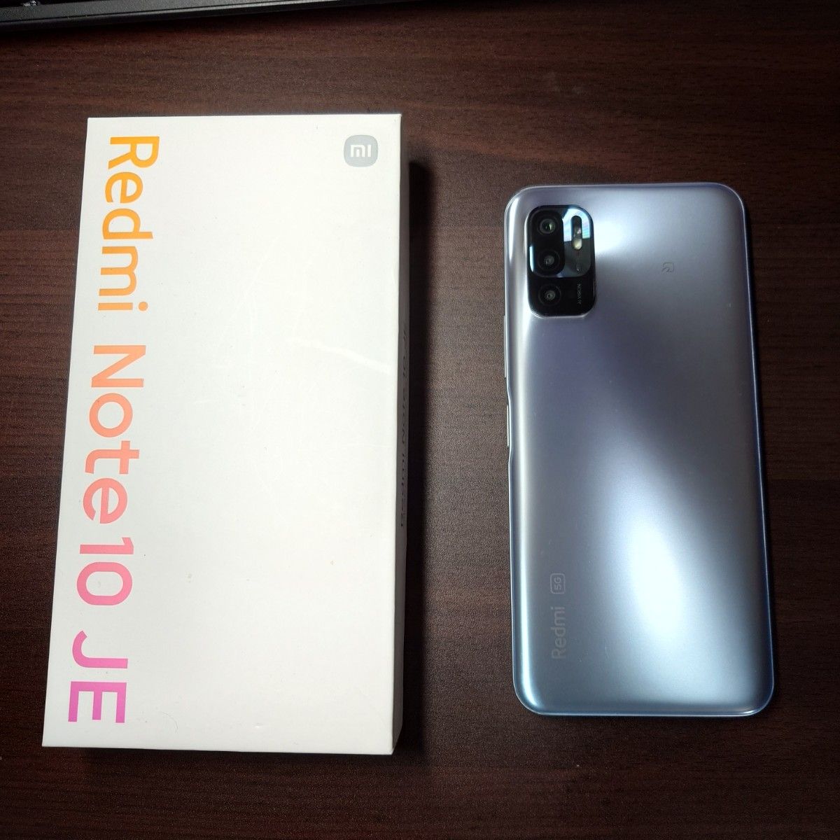 美品】Xiaomi Redmi Note 10 JE 5G 64GB クロームシルバー XIG02 SIM