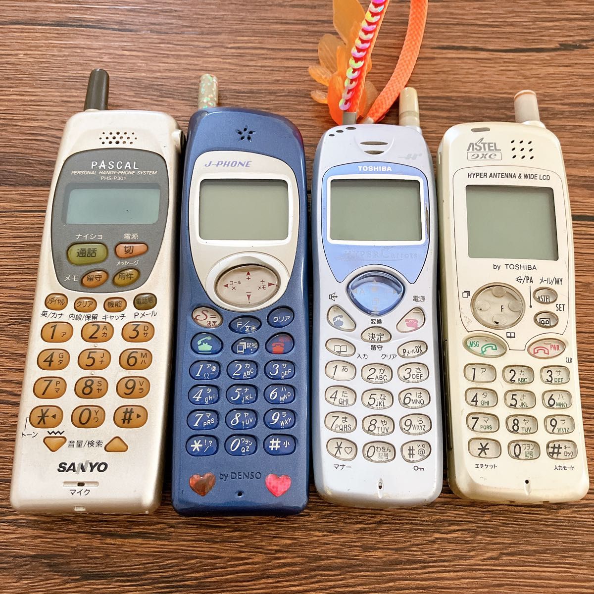 ガラケー ジャンク まとめ 4台 当時物 平成レトロ 携帯電話｜Yahoo