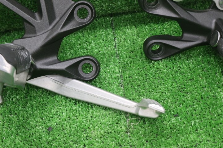 45179/N☆ZX-14R. 2012- 純正ステップ