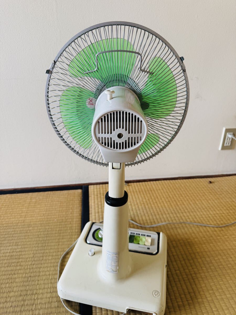 TOSHIBA昭和レトロ扇風機 4枚羽 動作品 レア 当時物 リビング 30cm