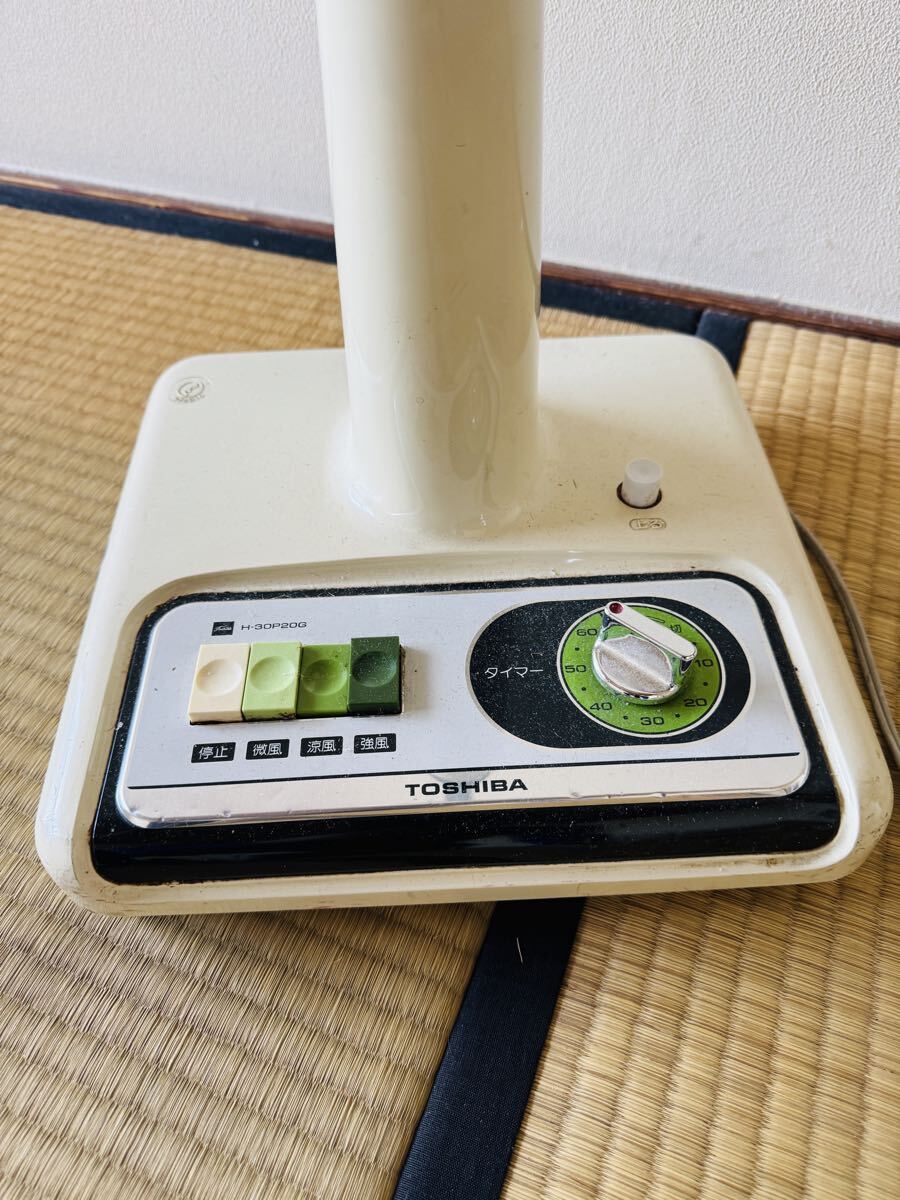 TOSHIBA昭和レトロ扇風機 4枚羽 動作品 レア 当時物 リビング 30cm