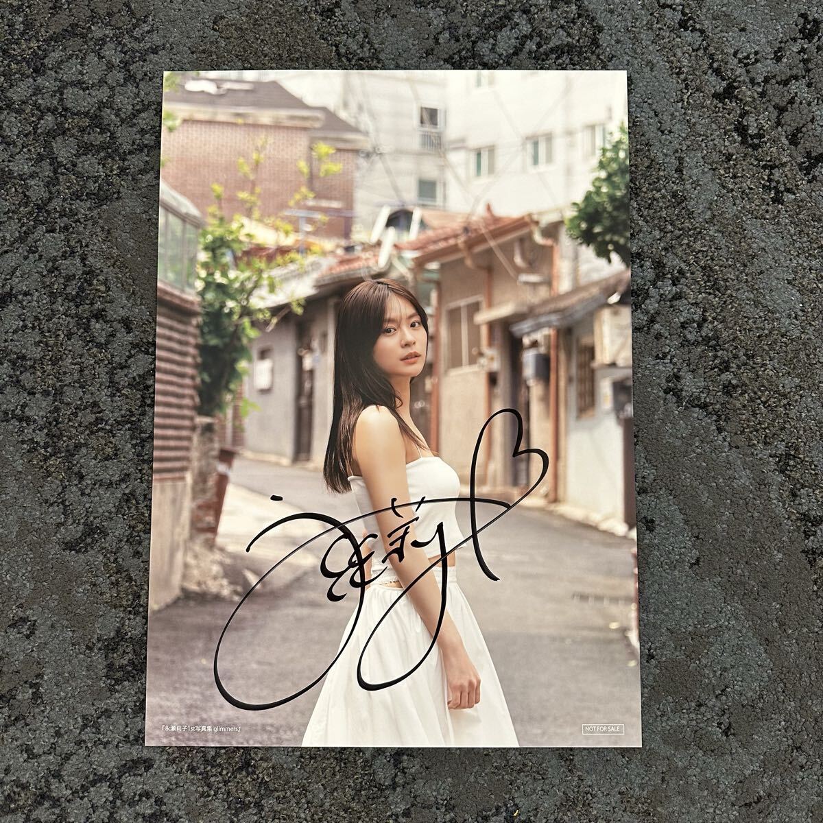 Yahoo!オークション - 永瀬莉子1st写真集 glimmers 直筆サイン入りポス