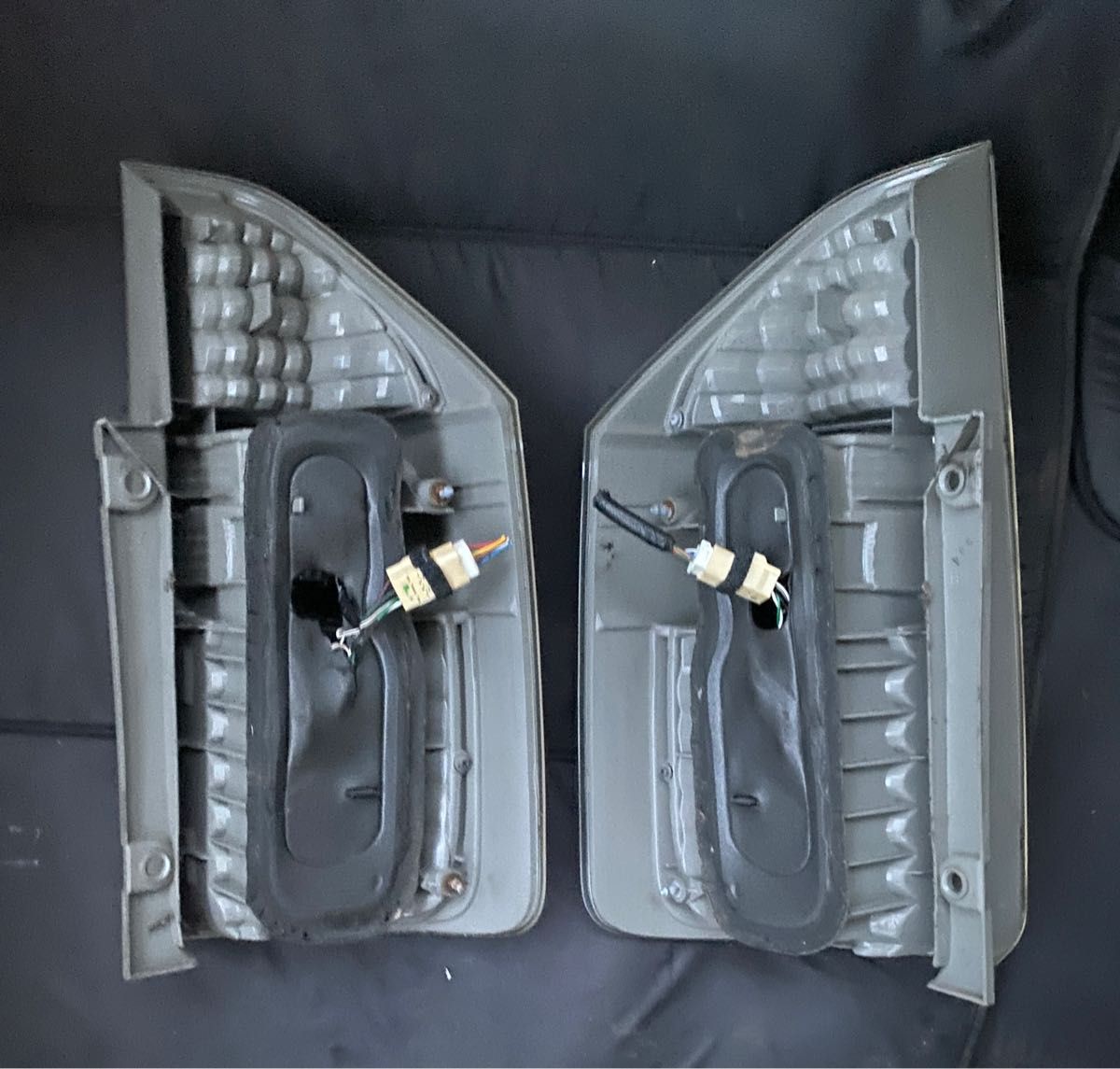 トヨタ ノア 70系（ZRR70/75系）後期型 純正テールランプ 左右セット