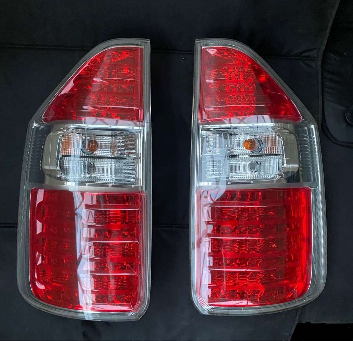 トヨタ ノア 70系（ZRR70/75系）後期型 純正テールランプ 左右セット