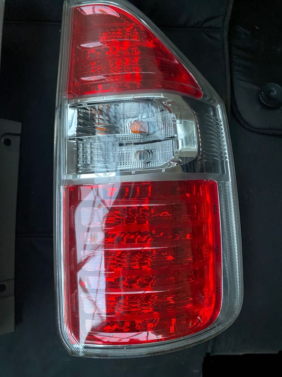 トヨタ ノア 70系（ZRR70/75系）後期型 純正テールランプ 左右セット