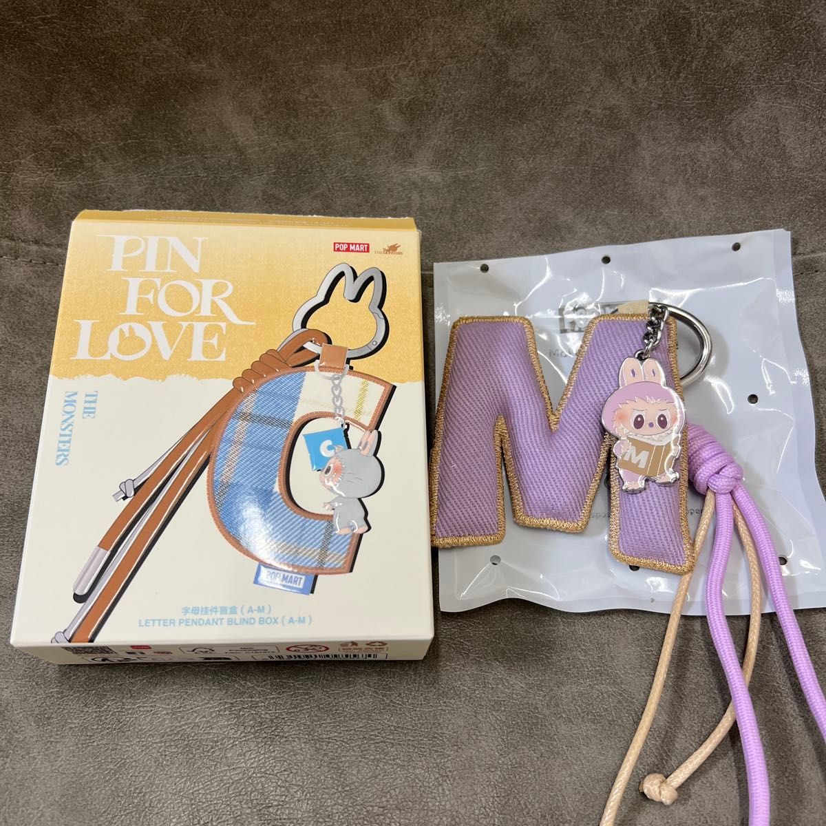 ラブブ PIN FOR LOVE イニシャル アルファベット ラブブ