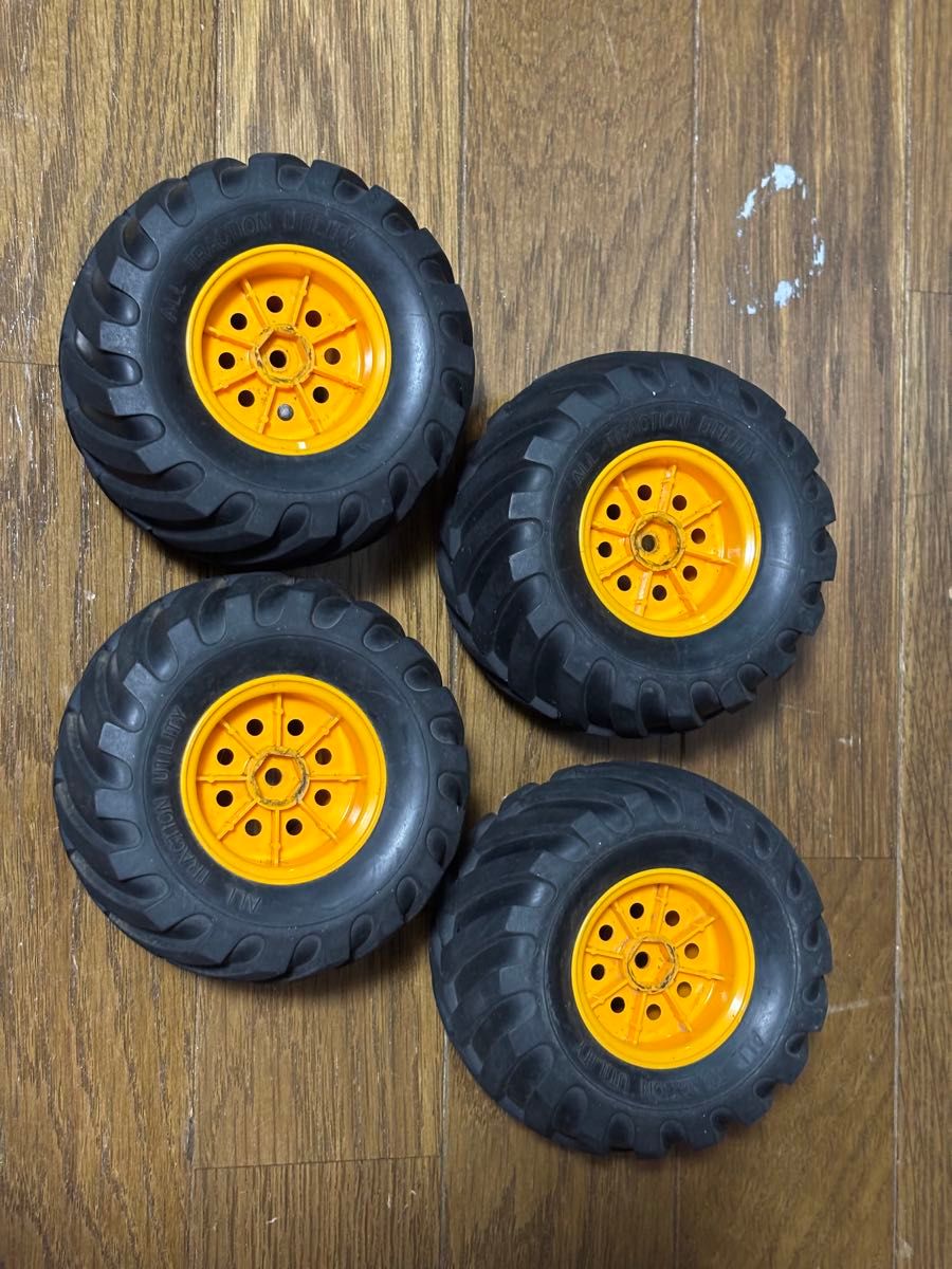 タミヤ ラジコン用ビッグタイヤ 58205 マッドブル ランチボックス