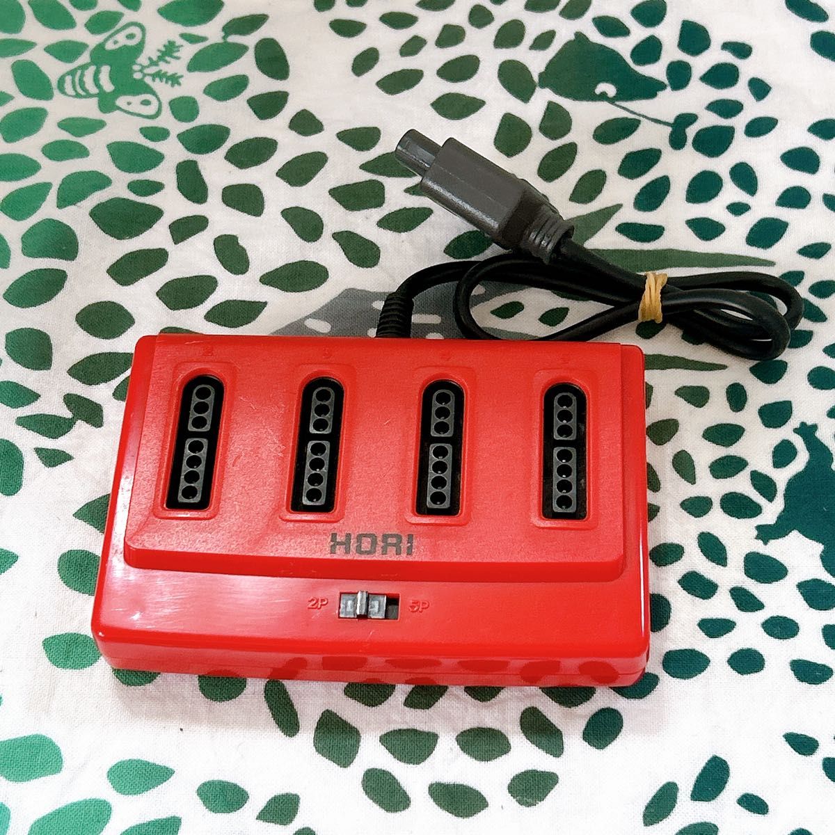 HORI ファミコン 4人同時プレイアダプター レッド レトロゲーム マルチ