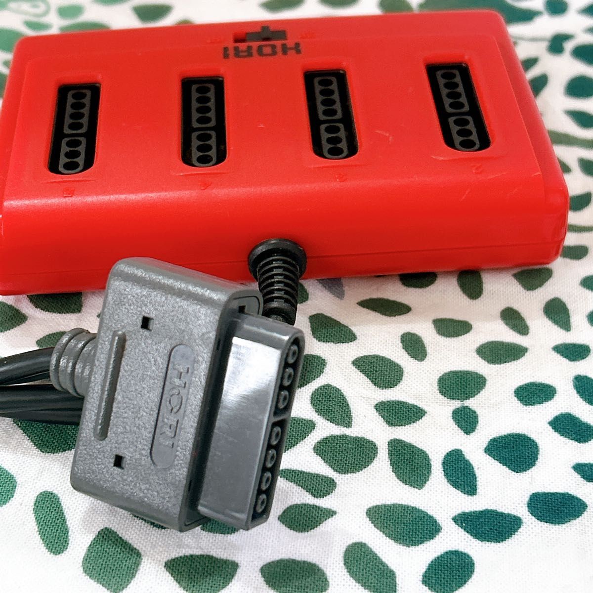 HORI ファミコン 4人同時プレイアダプター レッド レトロゲーム マルチ