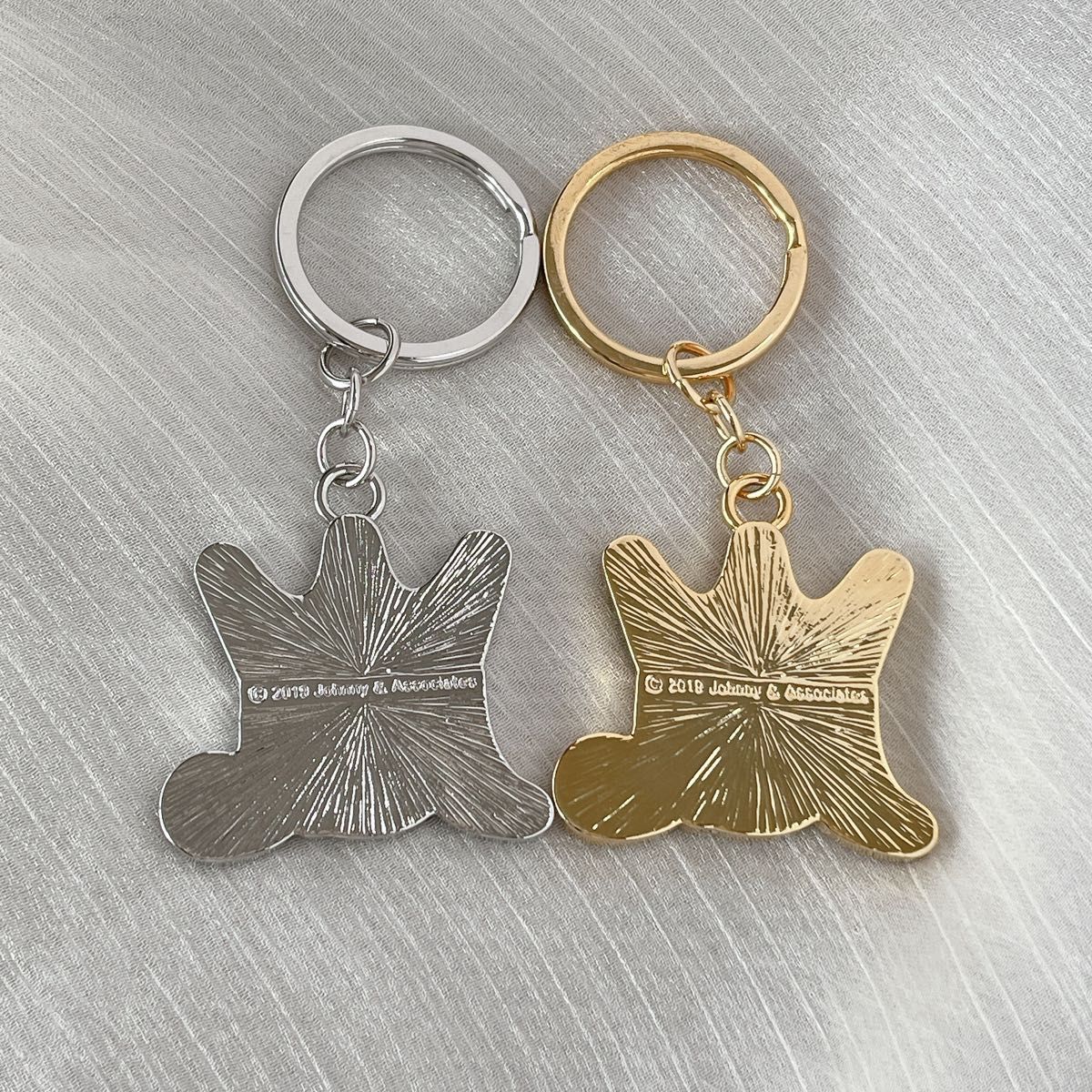 新品未使用】嵐を旅する展覧会 スワロフスキーキーホルダー ゴールド