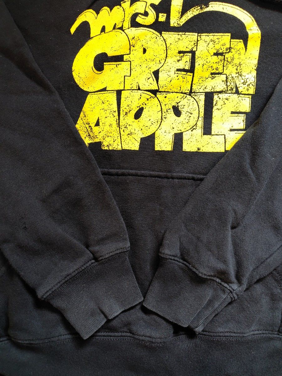 中古難あり Mrs GREEN APPLE ロゴパーカー ブラック×イエロー М