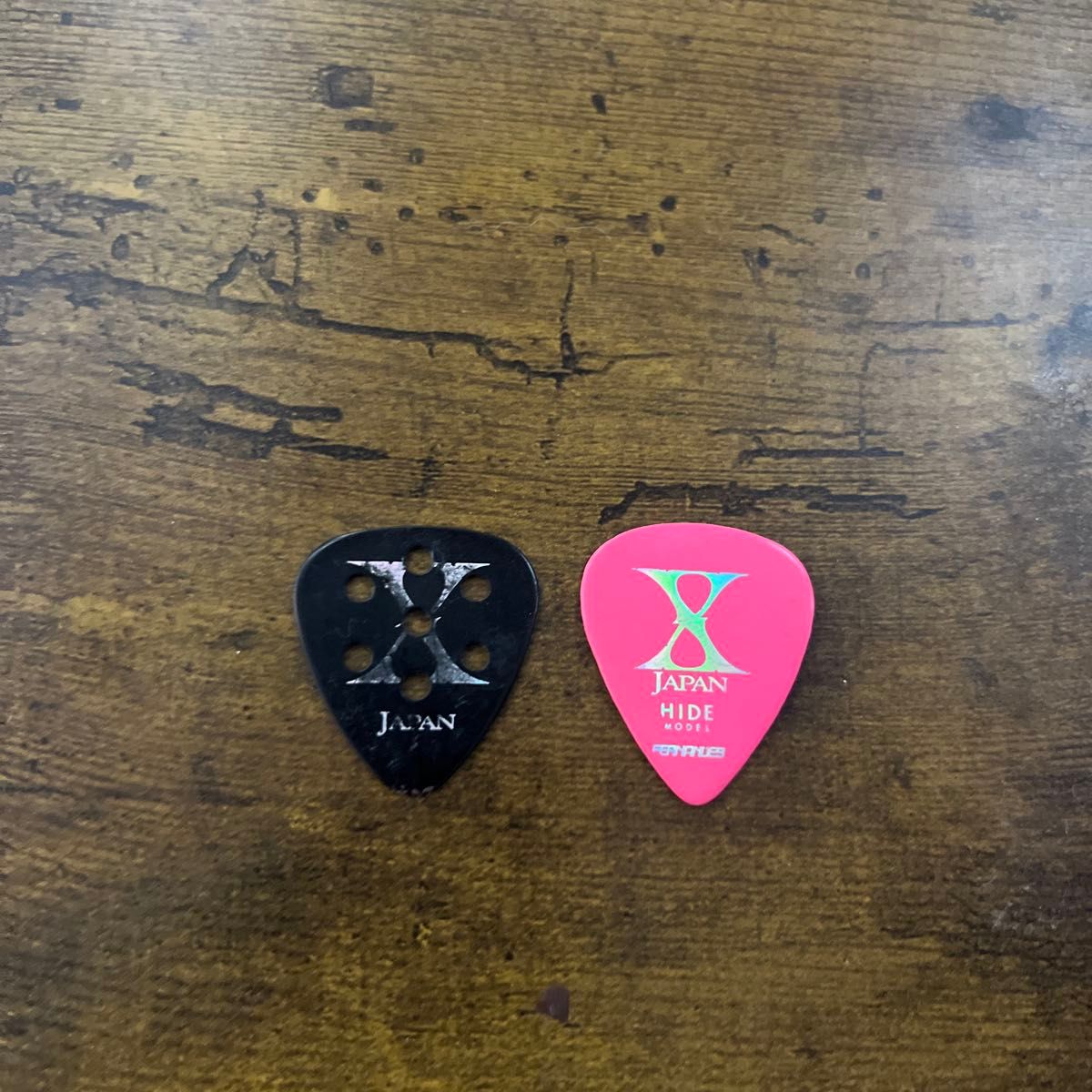 X JAPAN HIDEモデル ギターピック 2個セット ブラック ピンク｜Yahoo