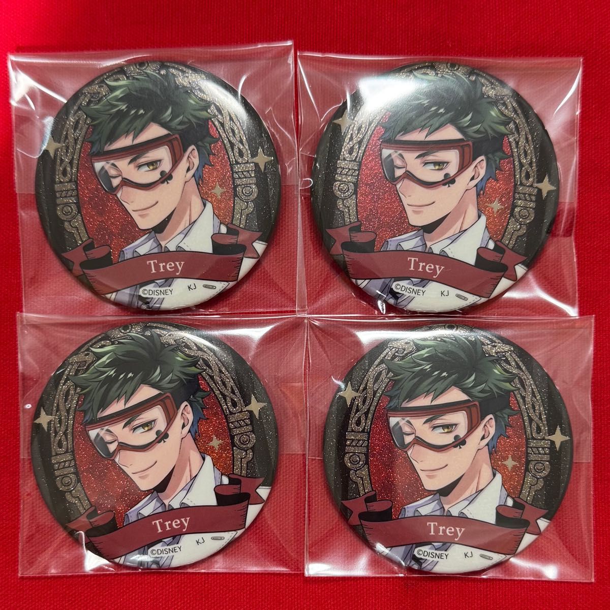 ツイステ 缶バッジ トレイ・クローバー 4点セット セブン限定 実験着