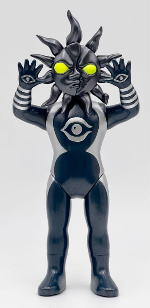 超復刻版タローマンソフビ人形 ブラックタローマン でたらめ