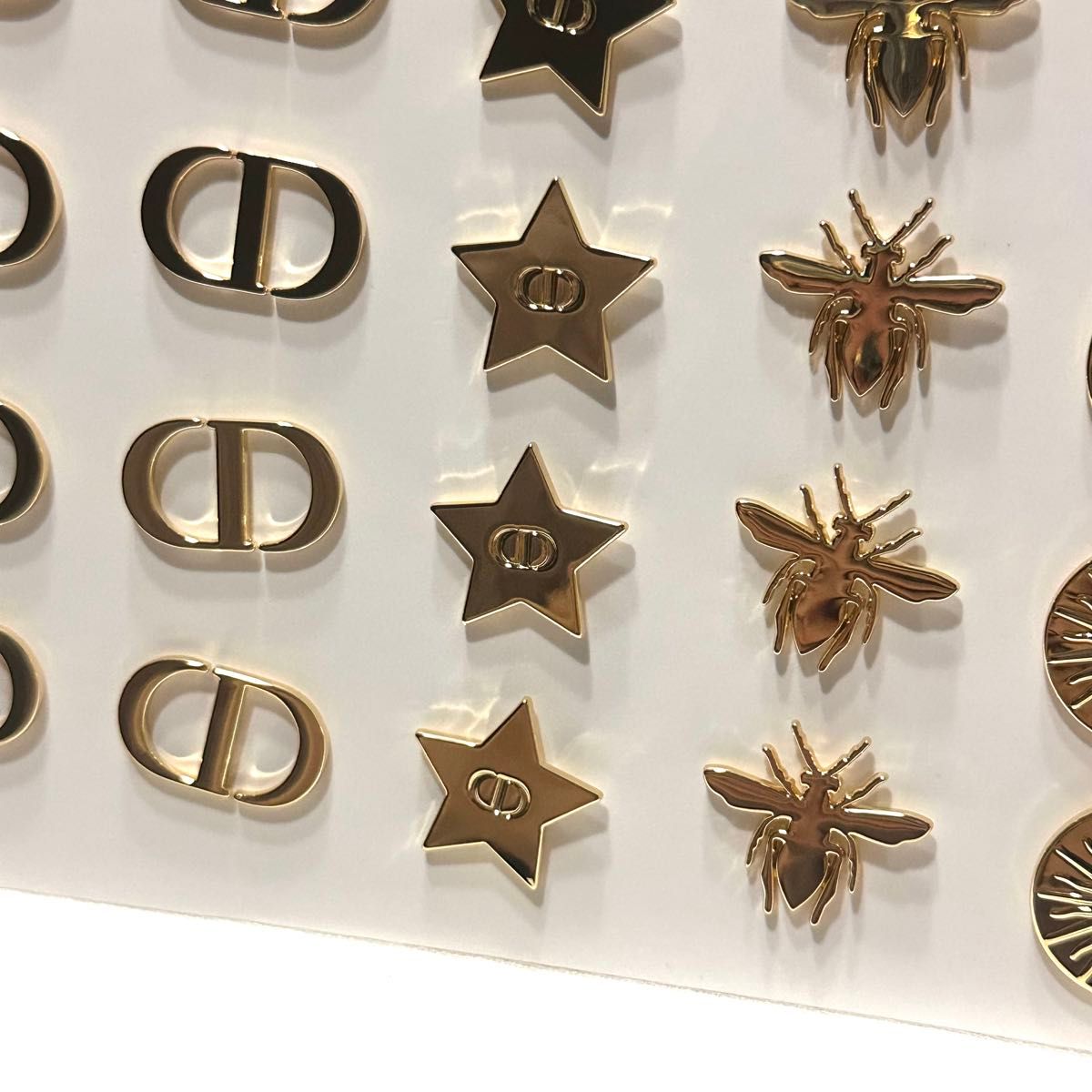 Christian Dior ディオール ノベルティ 2024 ホリデー ピンバッジ