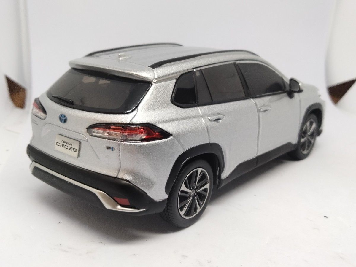 2台セット】 トヨタ カローラクロス ミニカー カラーサンプル 1/30
