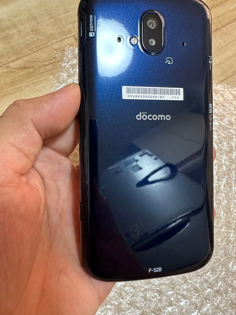 概ね美品 F-52B ドコモ らくらくスマホ ネイビー スマートフォン