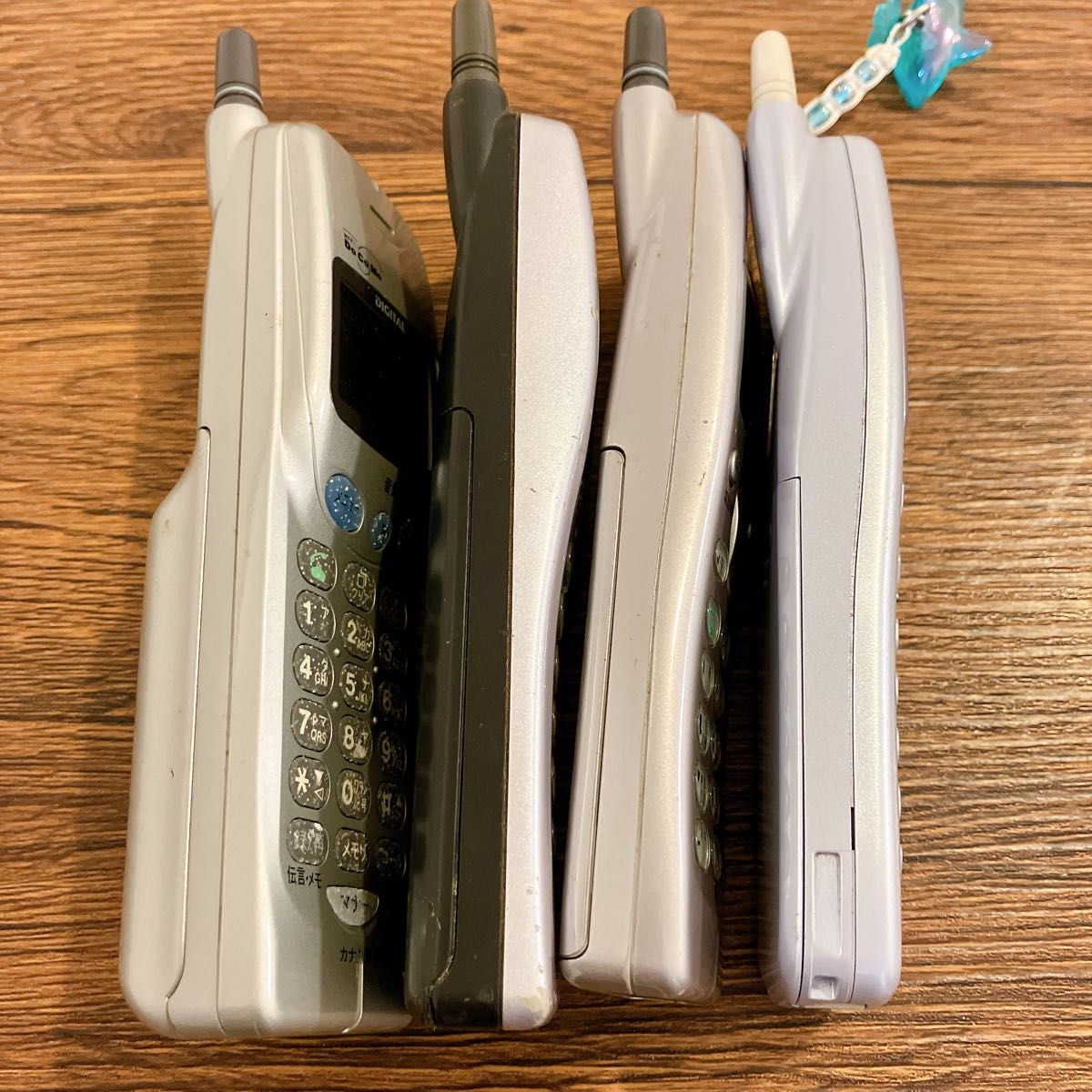 ガラケー ジャンク まとめ 4台 当時物 平成レトロ 携帯電話 ⑨｜Yahoo