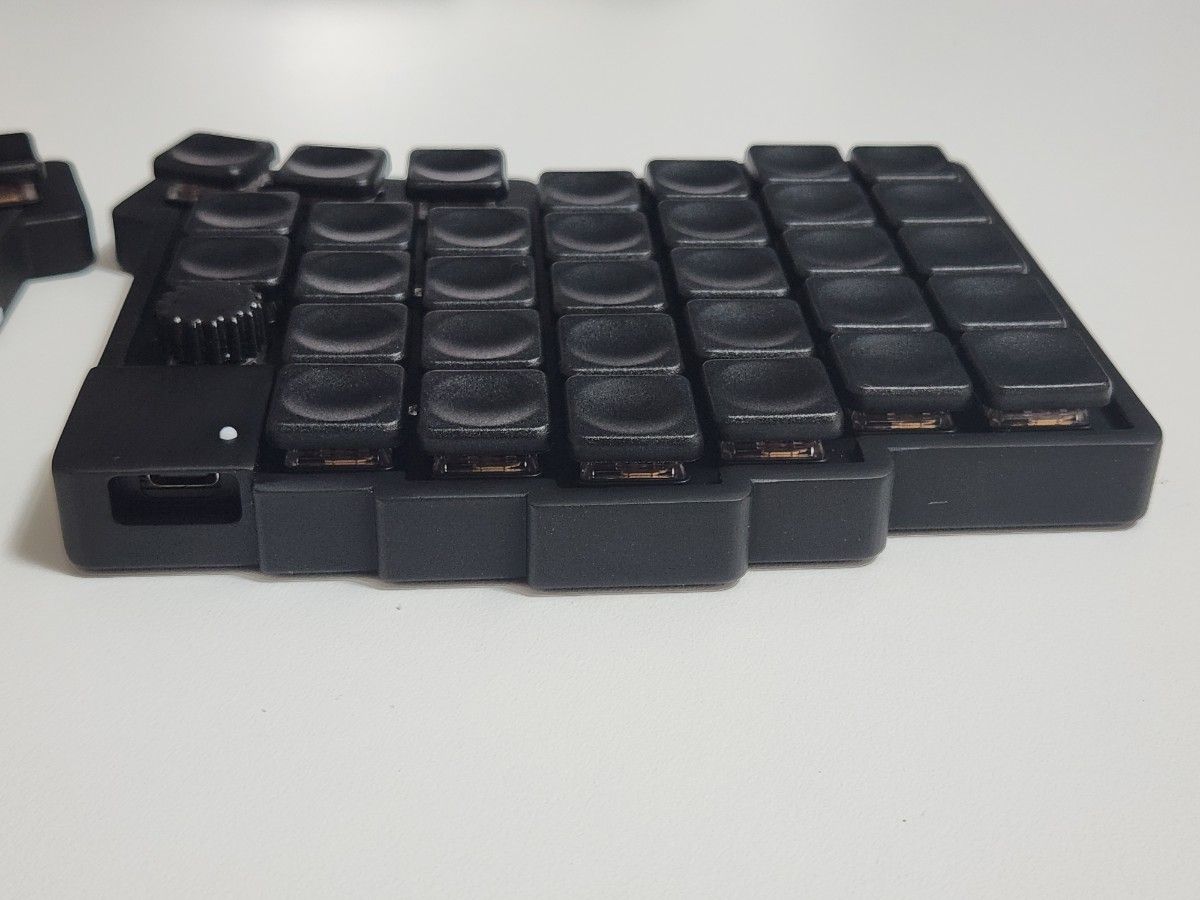 Glove65tb 完成品 低背トラボ ロープロファイル 無線接続 ブラック