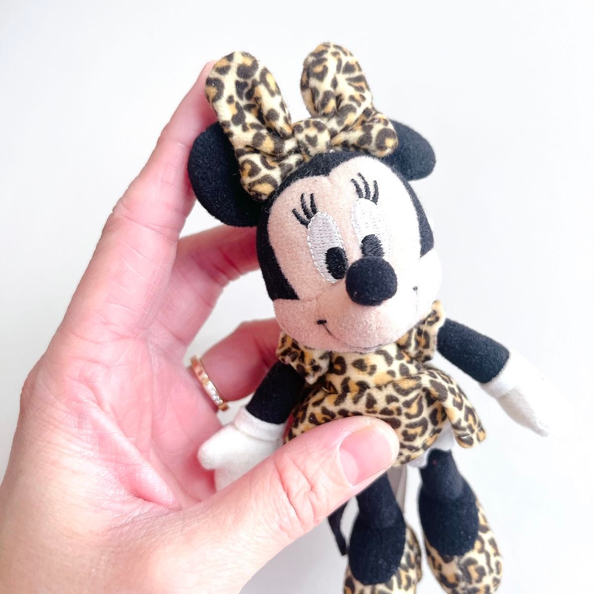 レア】 ミニーマウス ぬいぐるみバッジ ヒョウ柄 レオパード