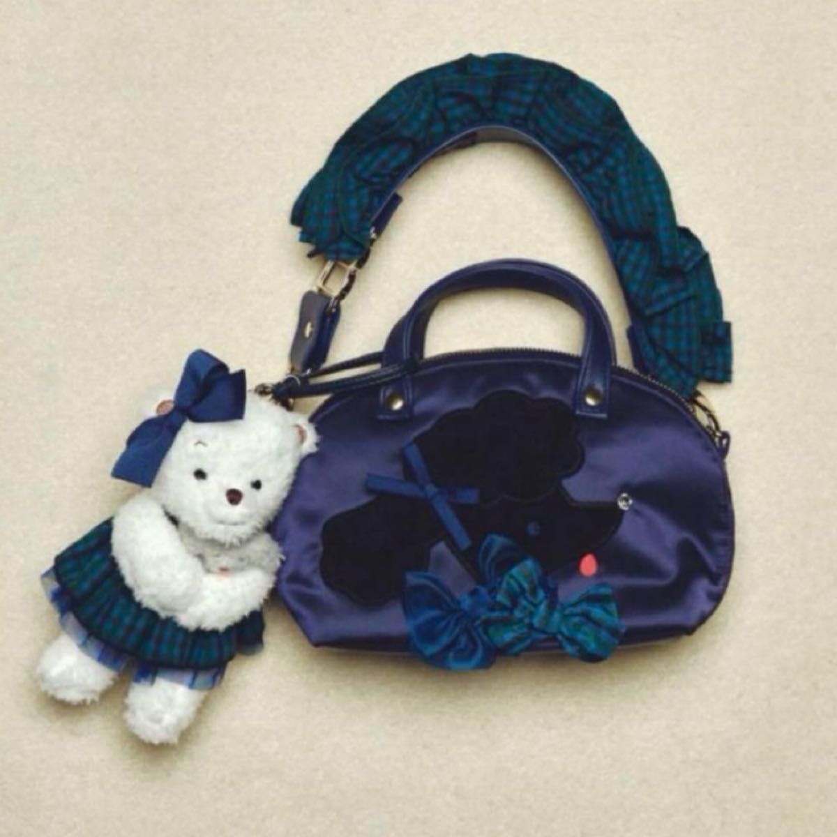 新品未使用 familiar bibiy ミニバッグ ストラップ マスコットベアー