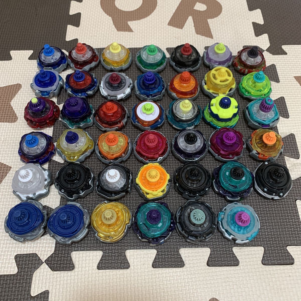 ベイブレードバースト 40個+ランチャー等 引退 まとめ売り