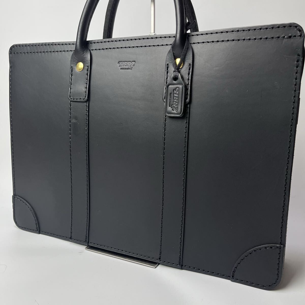 Yahoo!オークション - 極美品/A4サイズ収納可/大容量 HERZ ヘルツ 二