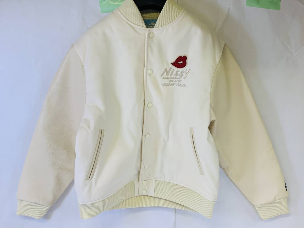 新品】Nissy ボンボラスタジャン ホワイトNissy スタジャン ボンボラ