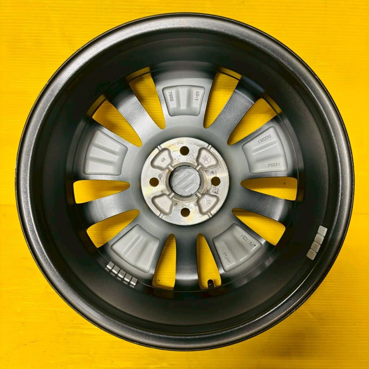 スズキ クロスビー 16インチ 純正アルミホイール 5J+40 100-4H｜Yahoo