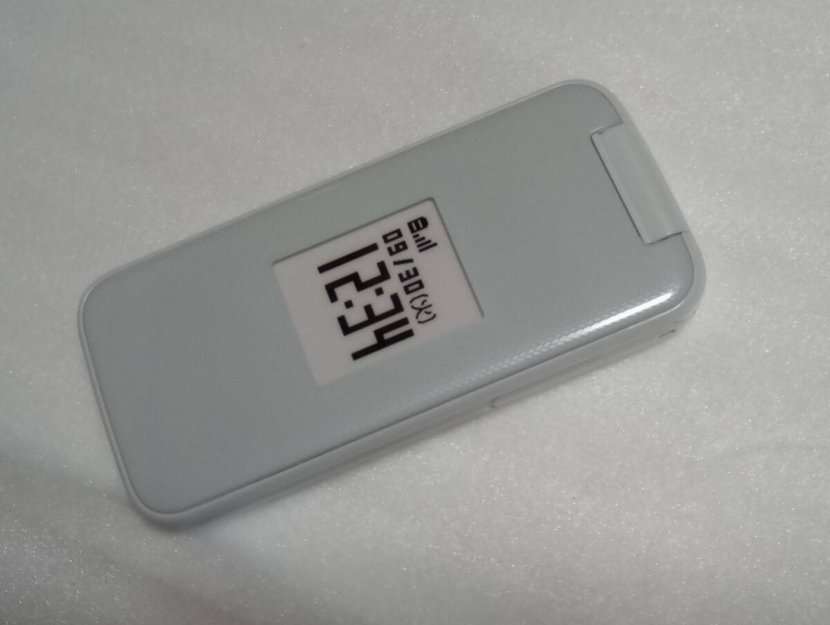 NTTドコモ F-41F らくらくホン ホワイト 最新 ガラケー モック 安心の