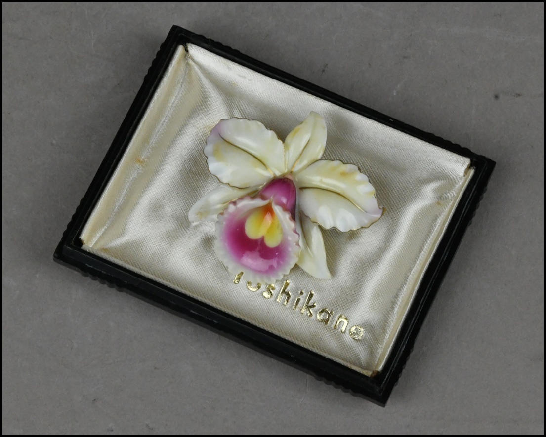 有田焼 俊兼 トシカネ 黄色 ハイビスカス ブローチ 2026年最新