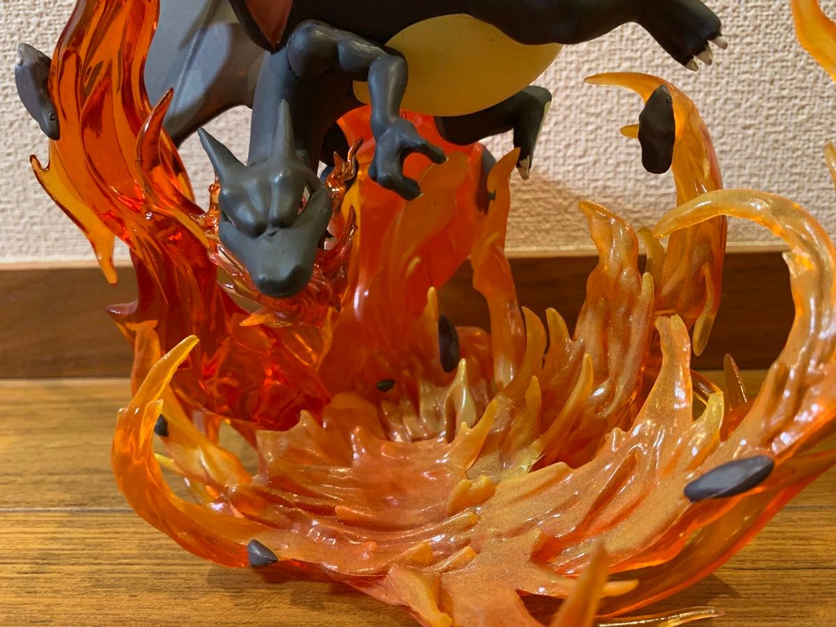 ポケモン 黒 リザードン フィギュア 炎 エフェクト 新品 日本未発売