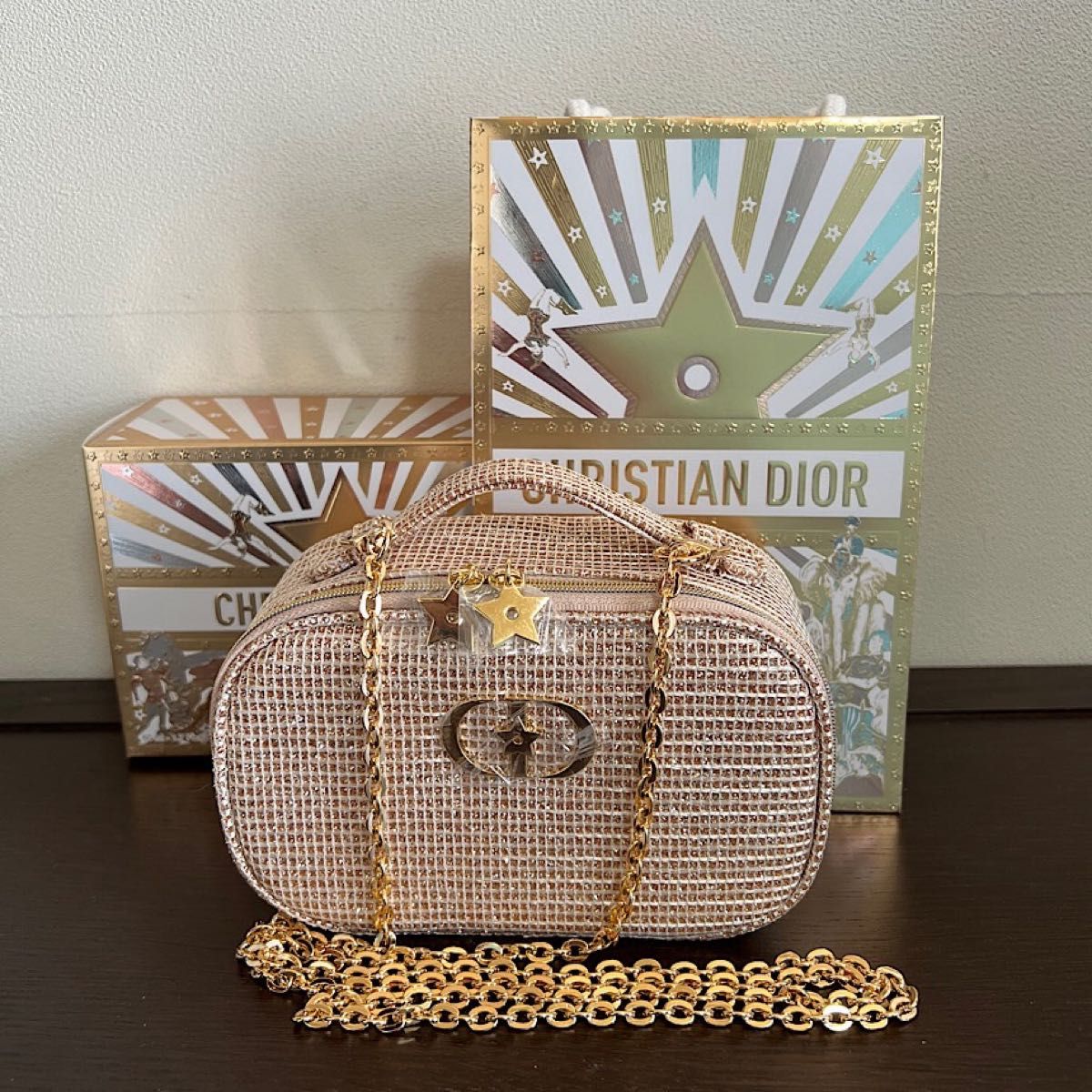 DIOR ディオール 2025 クリスマス ゴールド ポーチ ホリデー オファー