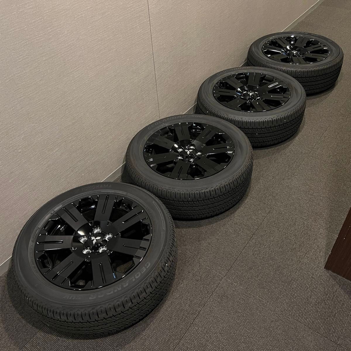 新車外し】デリカD5 シャモニー 18インチ タイヤ＆アルミホイール＋