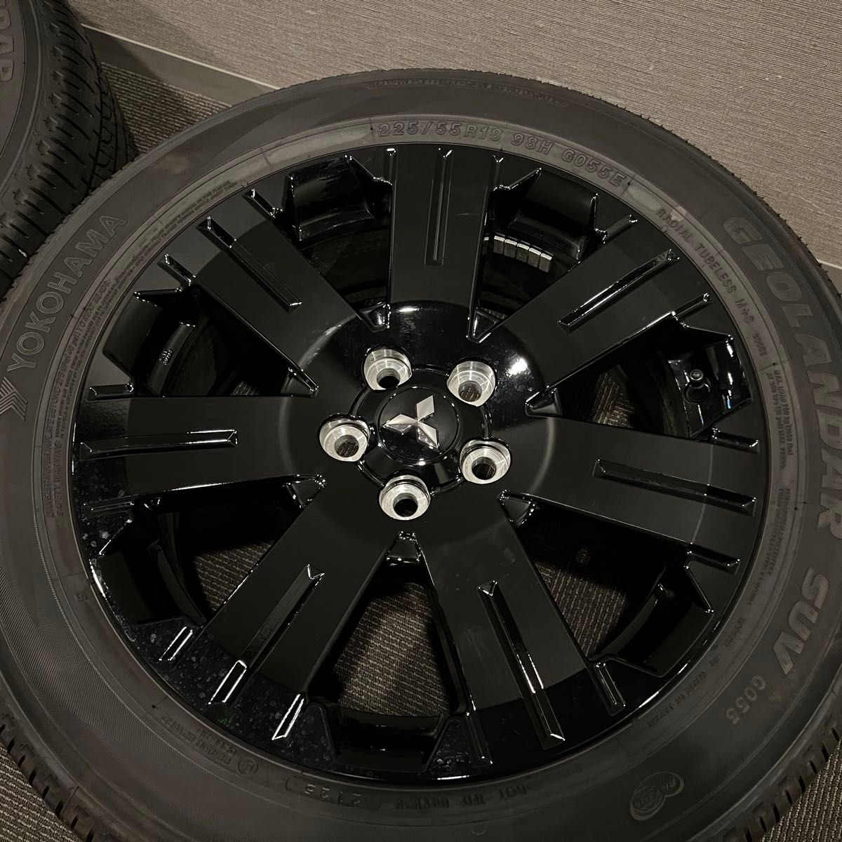 新車外し】デリカD5 シャモニー 18インチ タイヤ＆アルミホイール＋