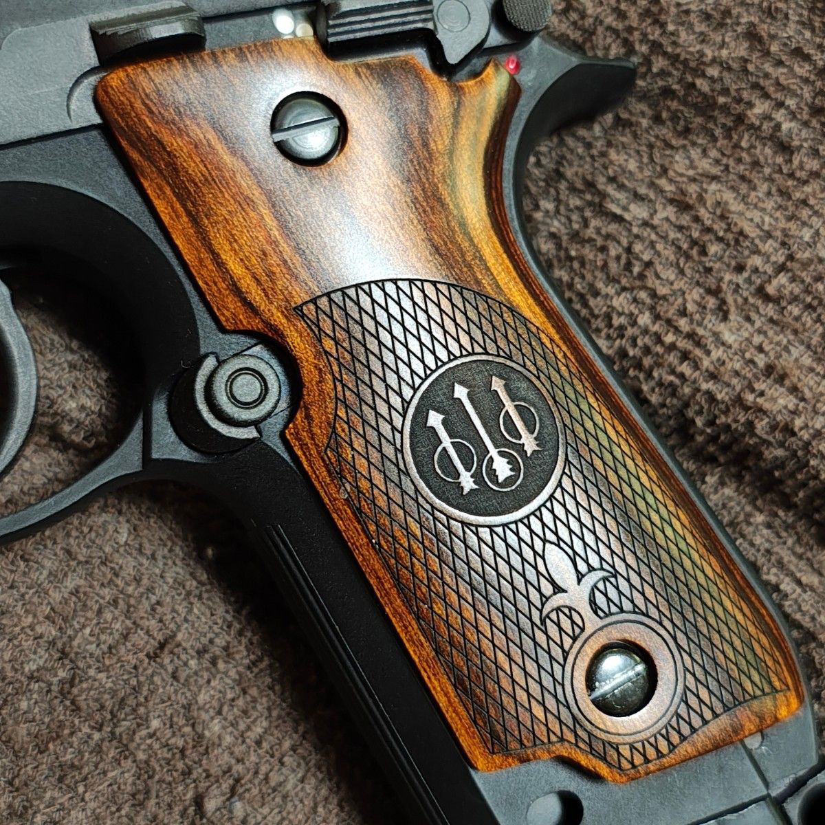 KSC M93R アルタモント木製グリップ ベレッタ Mod 93R 2nd バージョン