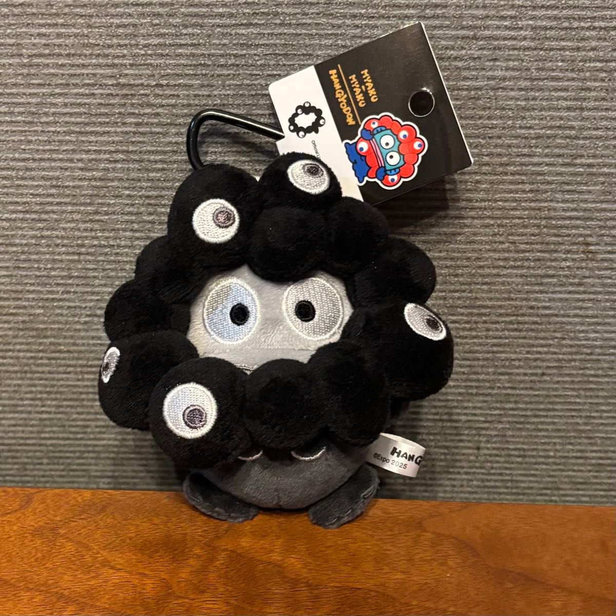 サンリオ ミャクミャク なりきりぬいぐるみ カラビナ 黒 ハンギョドン