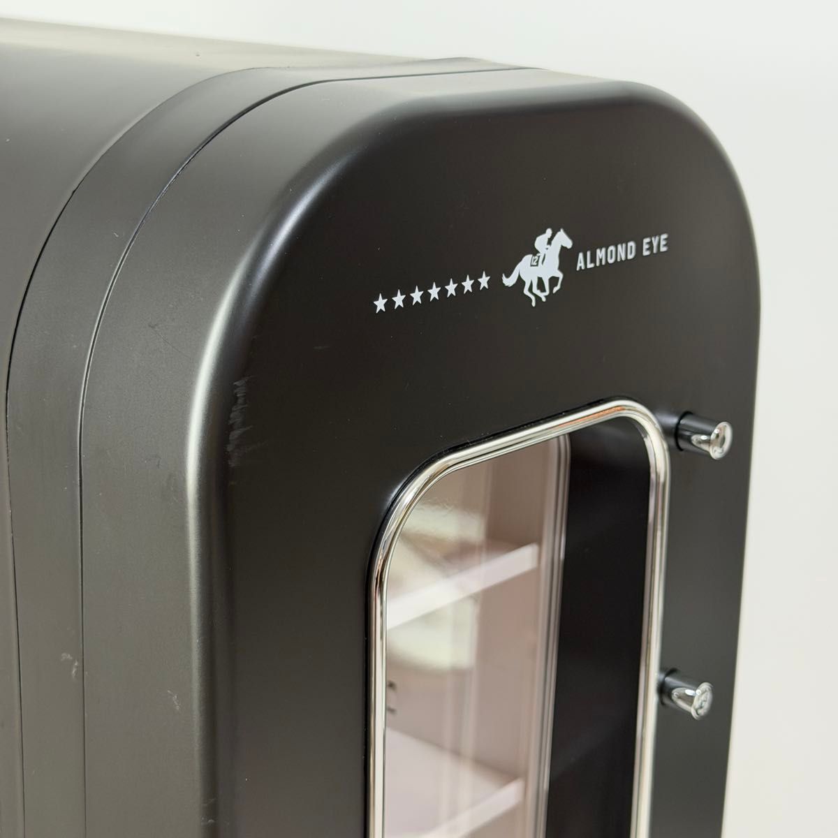 非売品】アーモンドアイG17勝記念 自動販売機型保冷庫 俺の自販機