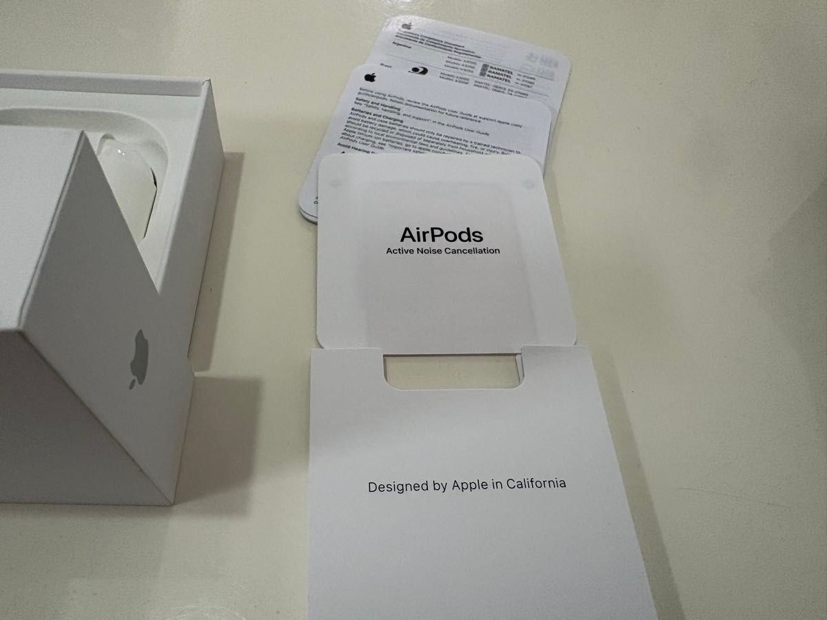 ほぼ新品 開封後2週間 Apple AirPods 4 アクティブノイズ キャンセ