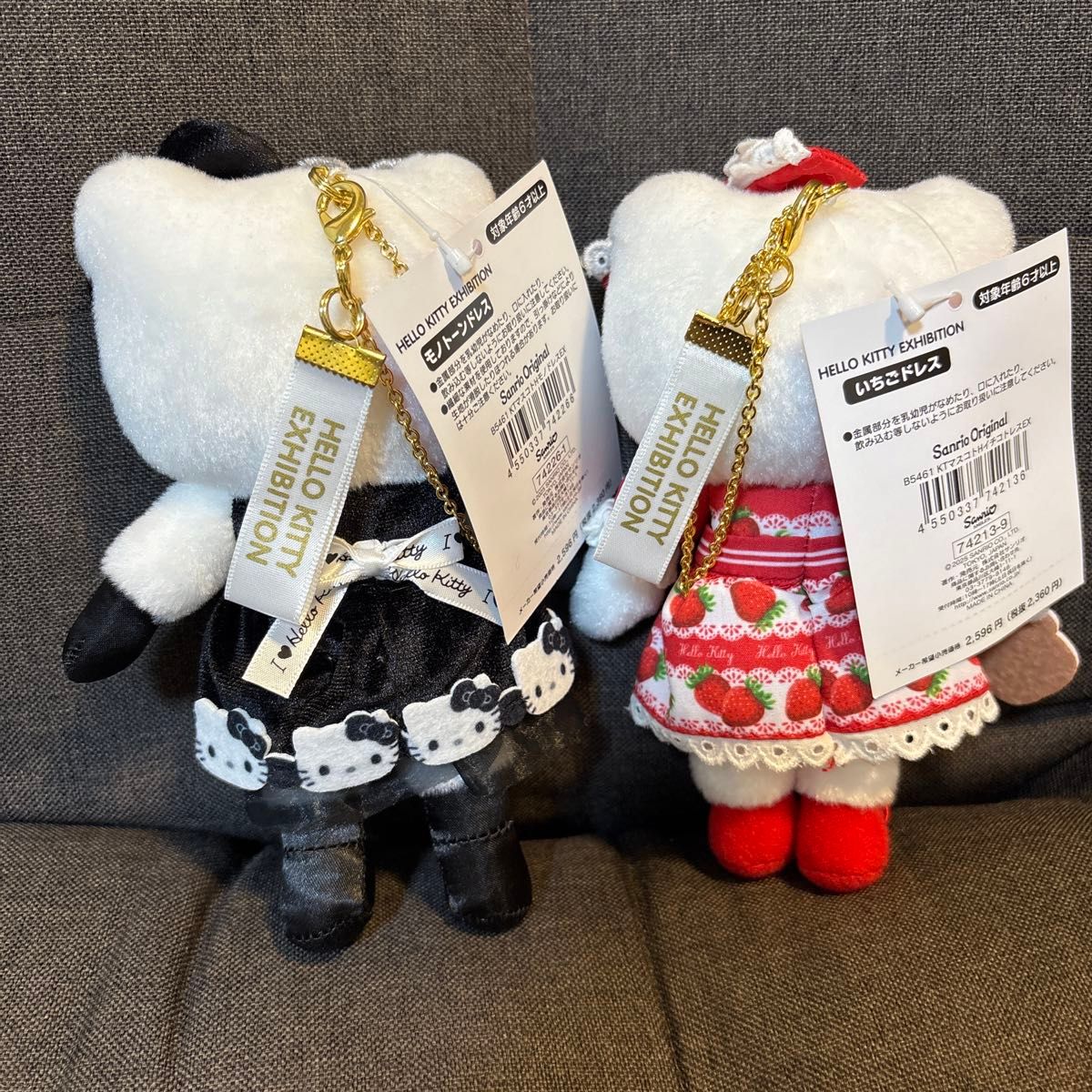 ハローキティ展 マスコットキーホルダー モノトーンドレス いちご