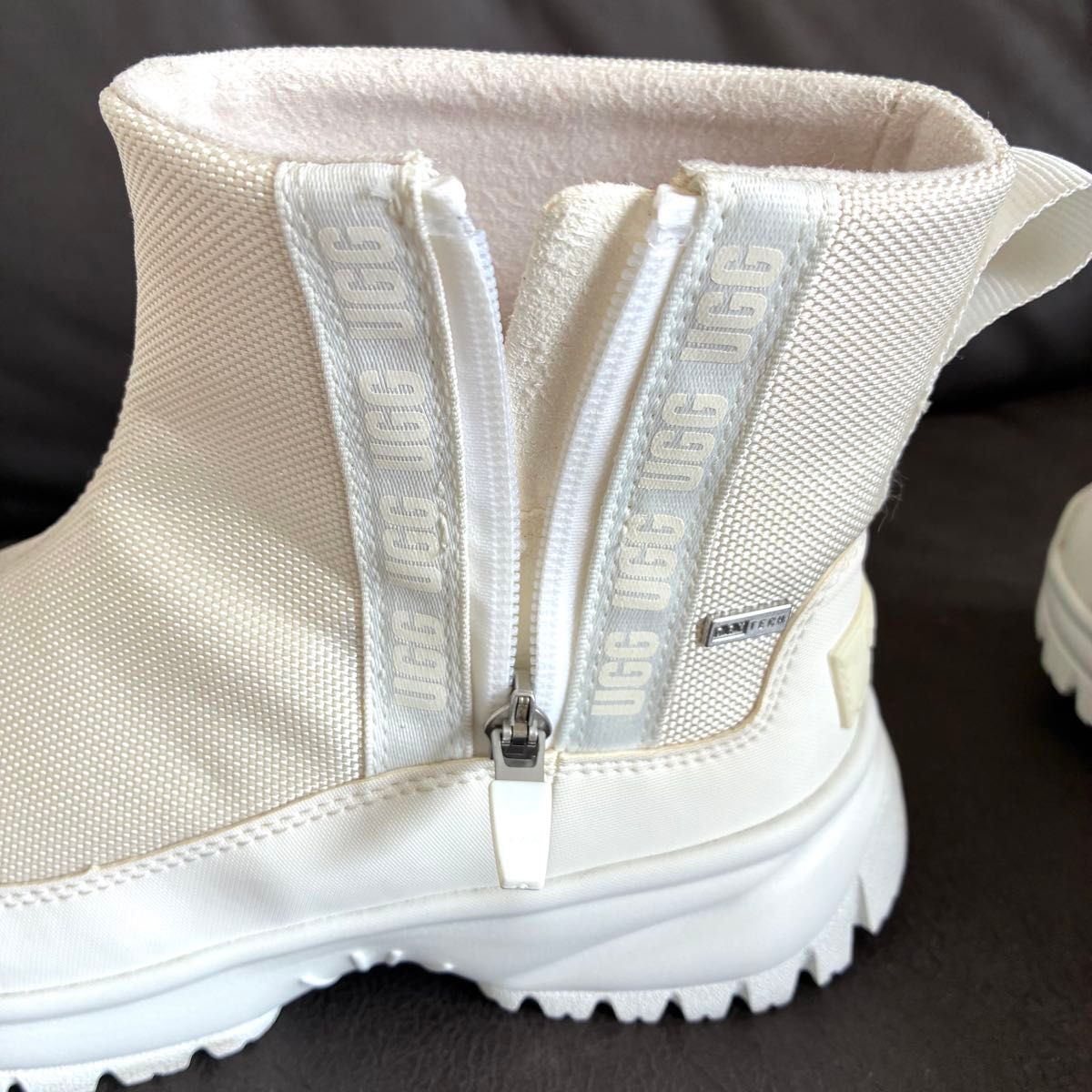 未使用級 UGG アグ 防水ブーツ Yose Zip レディース 白 厚底 23 0