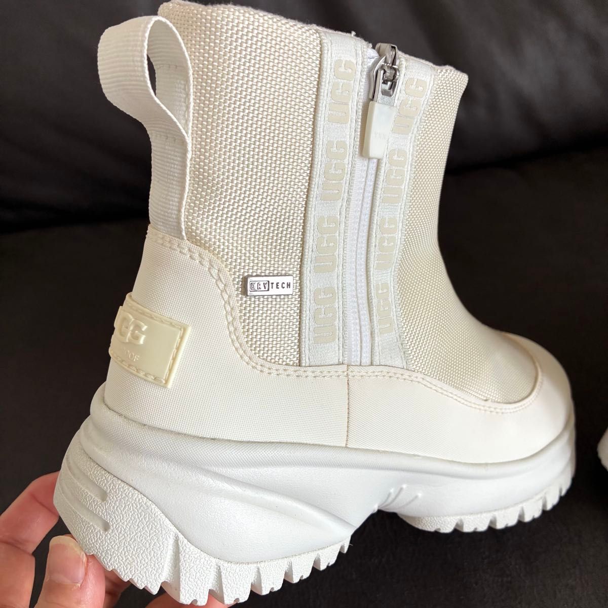 未使用級 UGG アグ 防水ブーツ Yose Zip レディース 白 厚底 23 0