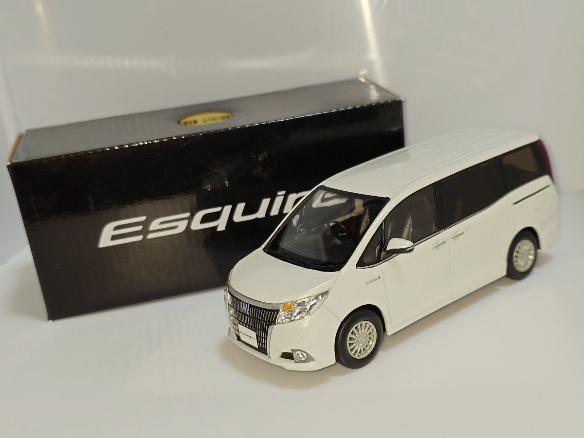 トヨタ エスクァイア 80前期 070 ホワイトパールクリスタルシャイン