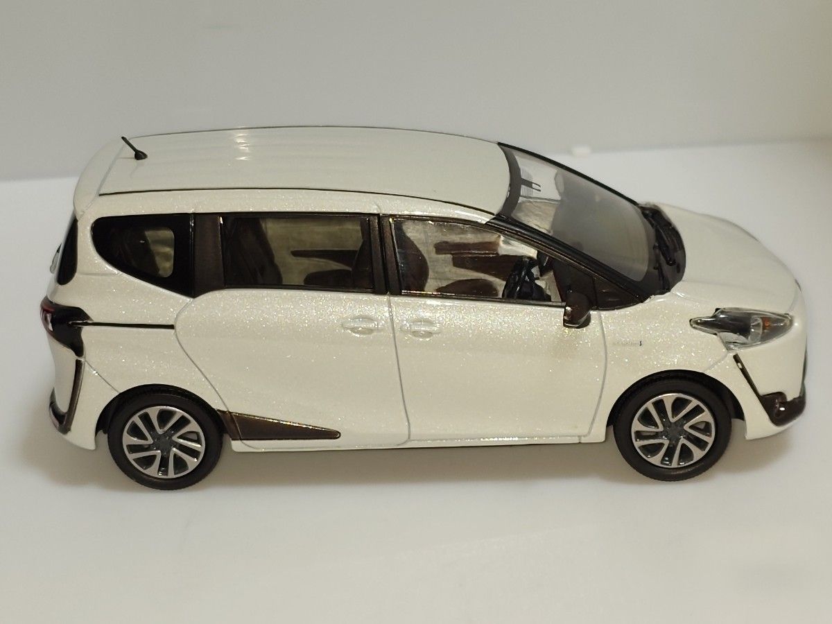 トヨタ シエンタ 170系前期 カラーサンプル ミニカー ホワイトパール